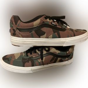 NWOT Vans Camo